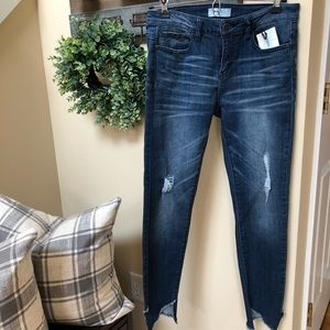 Judy Blue Tulip Hem Cropped Jeans